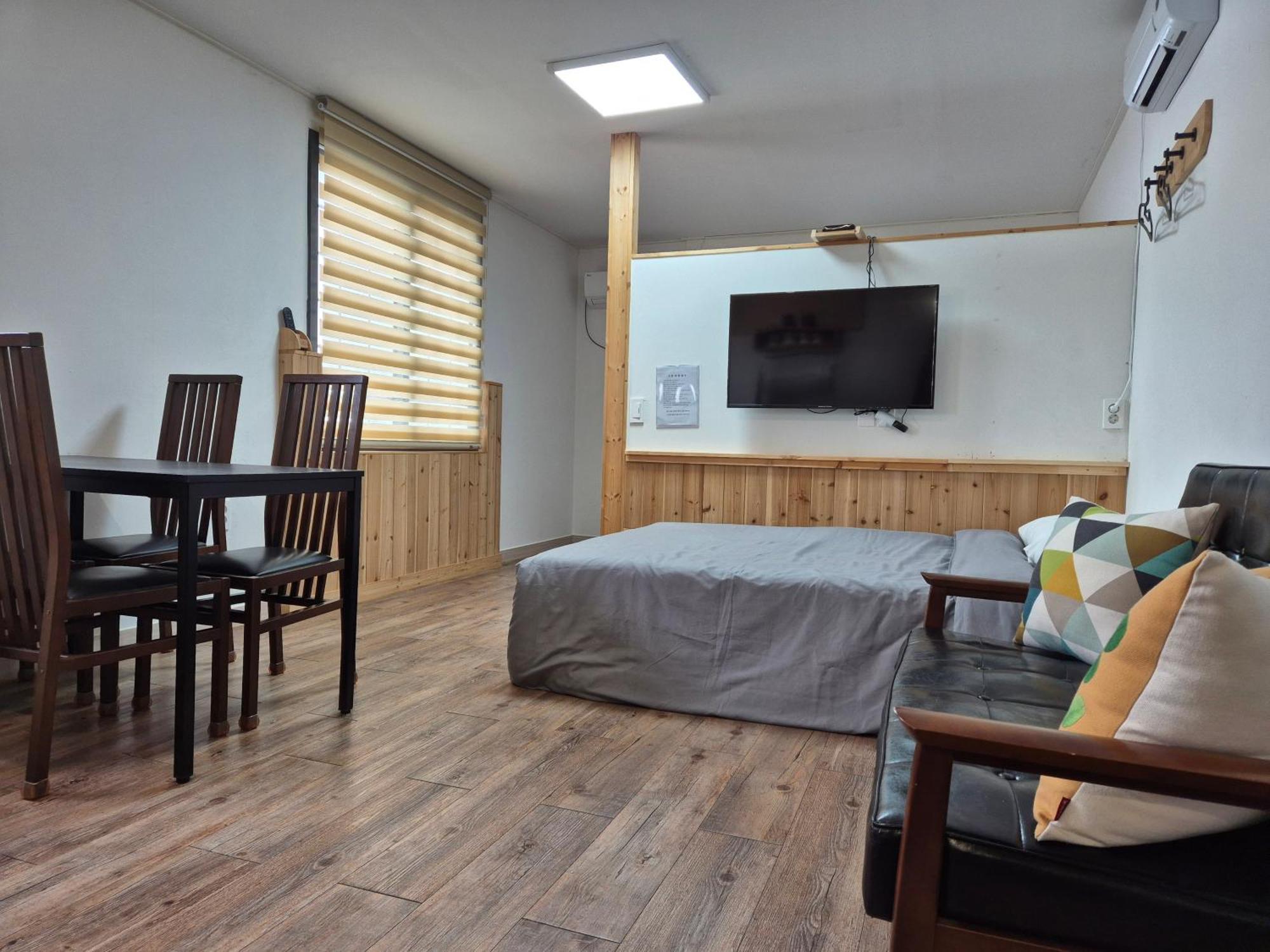 Jeju Soroan Pension Σεογκουίπο Εξωτερικό φωτογραφία